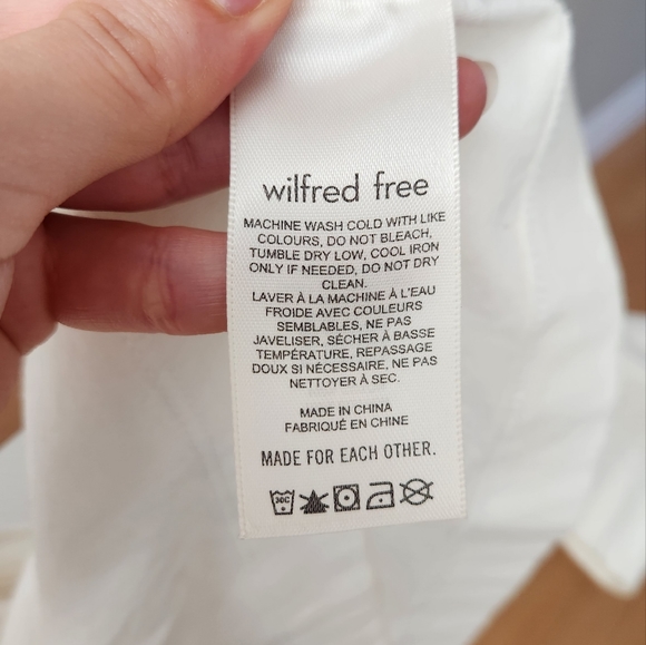 Wilfred Free Weekend T-Shirt - Picture 9 of 14